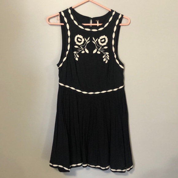 Free People Bird of a Feather embroidered Mini Dress Sz 4 boho black and white - Picture 3 of 5